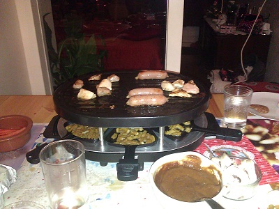 Dutch gourmetten pan in action