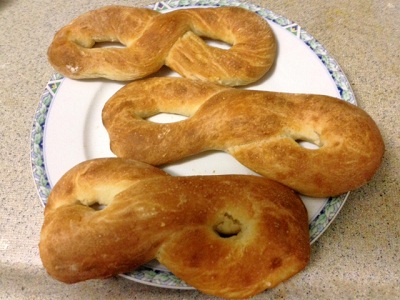 figure 8 soft pretzels made from scratch