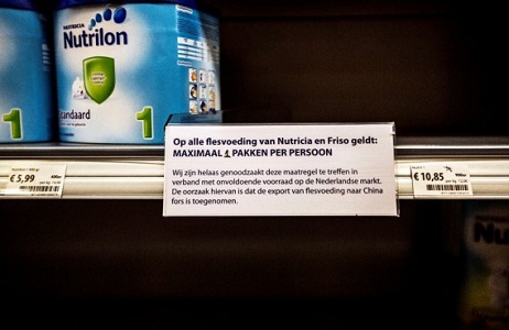 baby formula rationing sign in the Netherlands