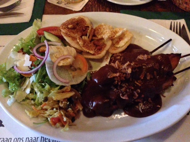 kip sate bij Paraplu in Den Haag