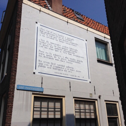 Spanish poem on house wall in Leiden