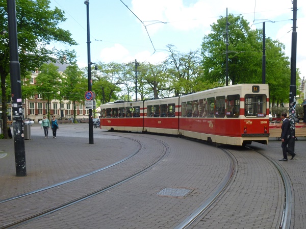 Tram 17 by Gravenstraat