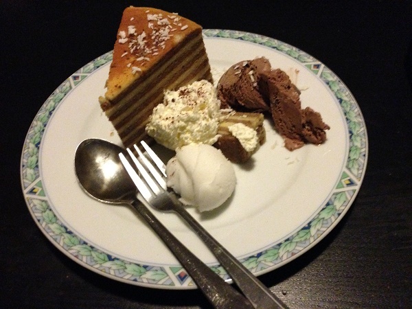 Spekkook with ice cream and whipped cream