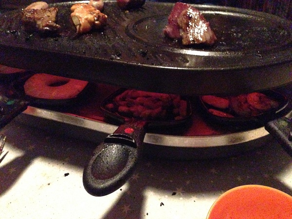 Cooking meats on a Dutch gourmet set