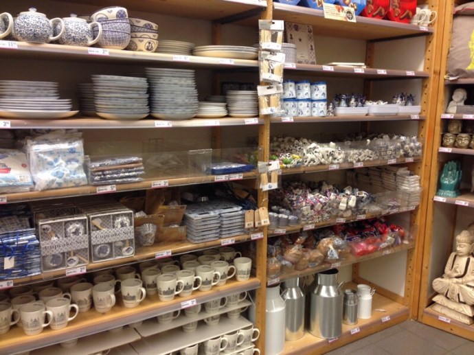 Souvenir items at Xenos in The Hague