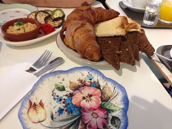 Pim cafe Wagenstraat Den Haag breakfast for two 1
