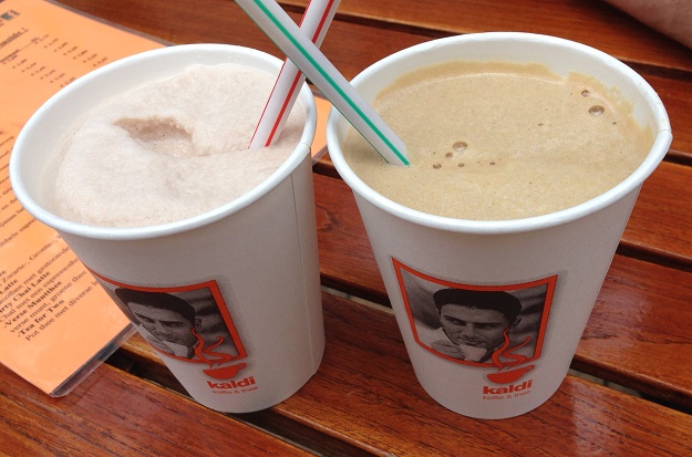 Iced cappuccino and iced chai tea at Kaldi The Hague 2