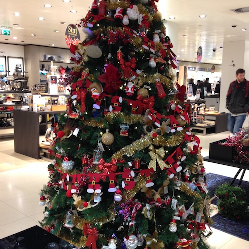 christmas-tree-at-bijenkorf-2016