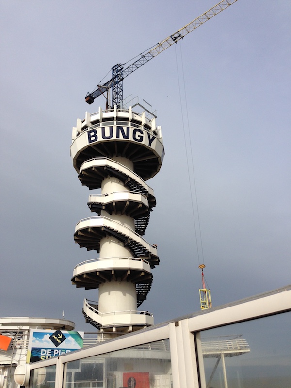 bungy-jumping-at-scheveningen-pier