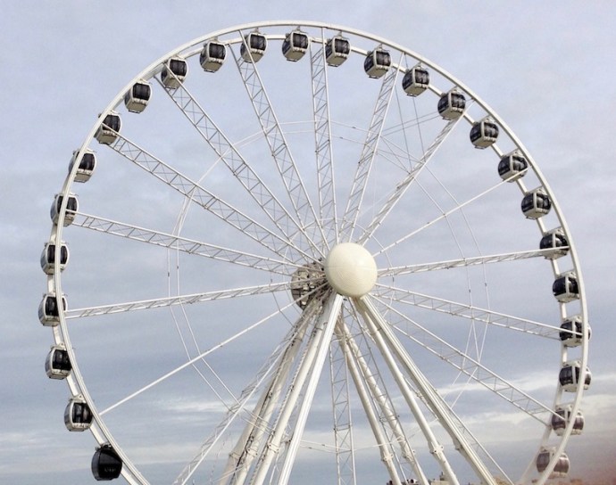 ferris-wheel-at-the-pier-in-scheveningen