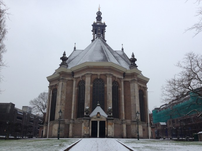 snow-on-the-nieuwe-kerk-in-the-hague