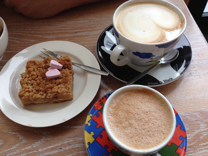 Cappuccino, mochaccino and apple pie at Bagels and Beans, The Hague
