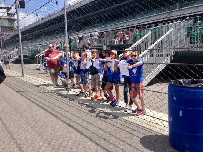 Indy 500 2017 - Kids waiting for autographs