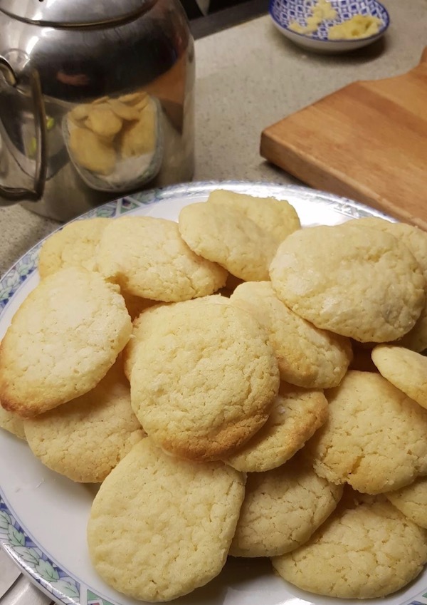 A plate full of lemon cookies