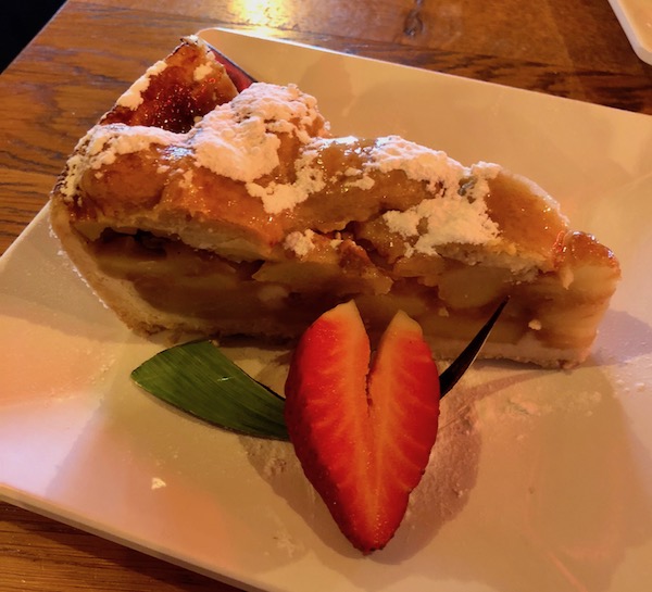 Apple pie at Brooklyn burger and steaks, Scheveningen.jpg