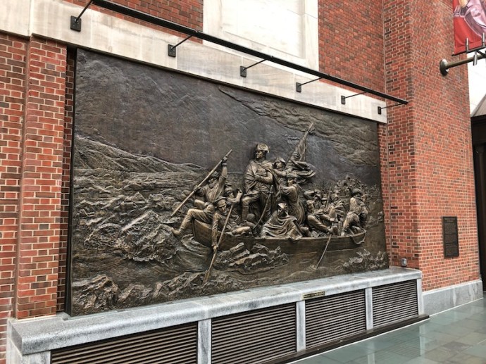 Washington crossing the Delaware bronze sculpture, Chestnut and 3rd in Philadelphia