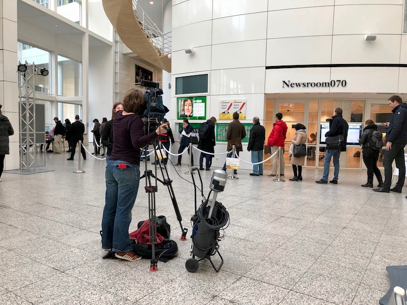 Line of voters at The Hague city hall, 2018