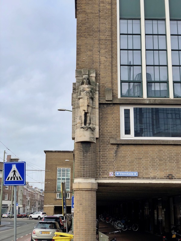 Statue at the Veenkade, The Hague