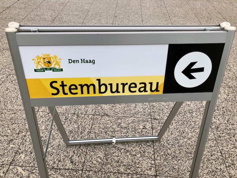 Voting sign in The Hague city hall