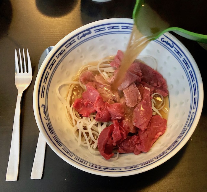 Cooking beef strips with a hot broth