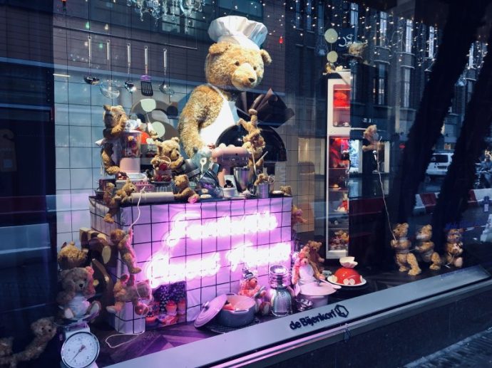 Bijenkorf Christmas window display, The Hague, 2018